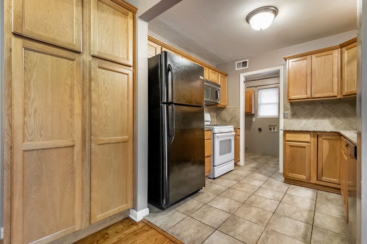 2108 Henderson Dr – photo 5