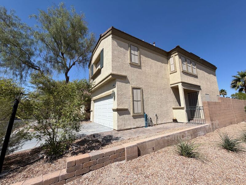 8304 Strawberry Spring St – photo 3