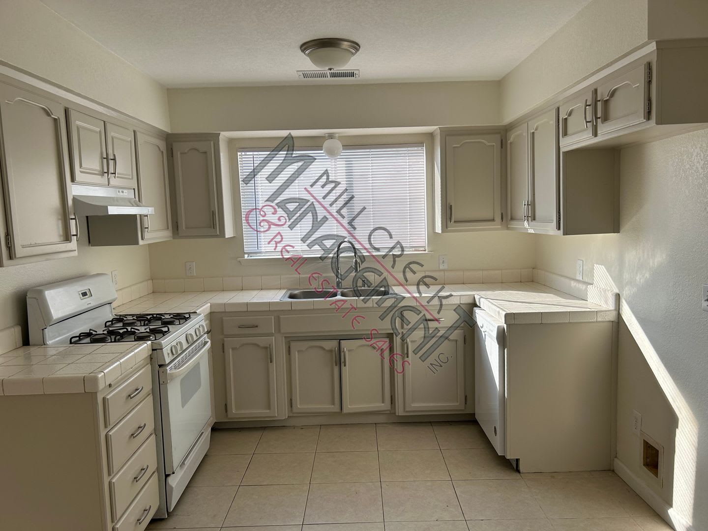 Home in Tulare – photo 4