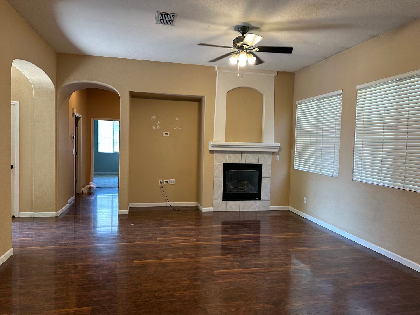 Beautifully upgraded 3 bedroom Home – photo 4