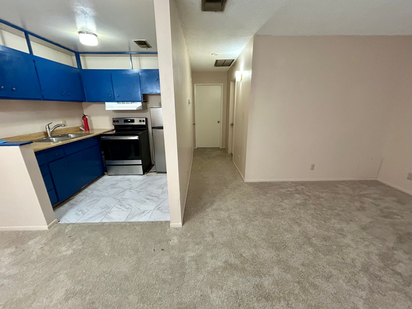 Cozy 1 Bedroom, 1 Bath Condo with Easy Freeway Access – photo 3