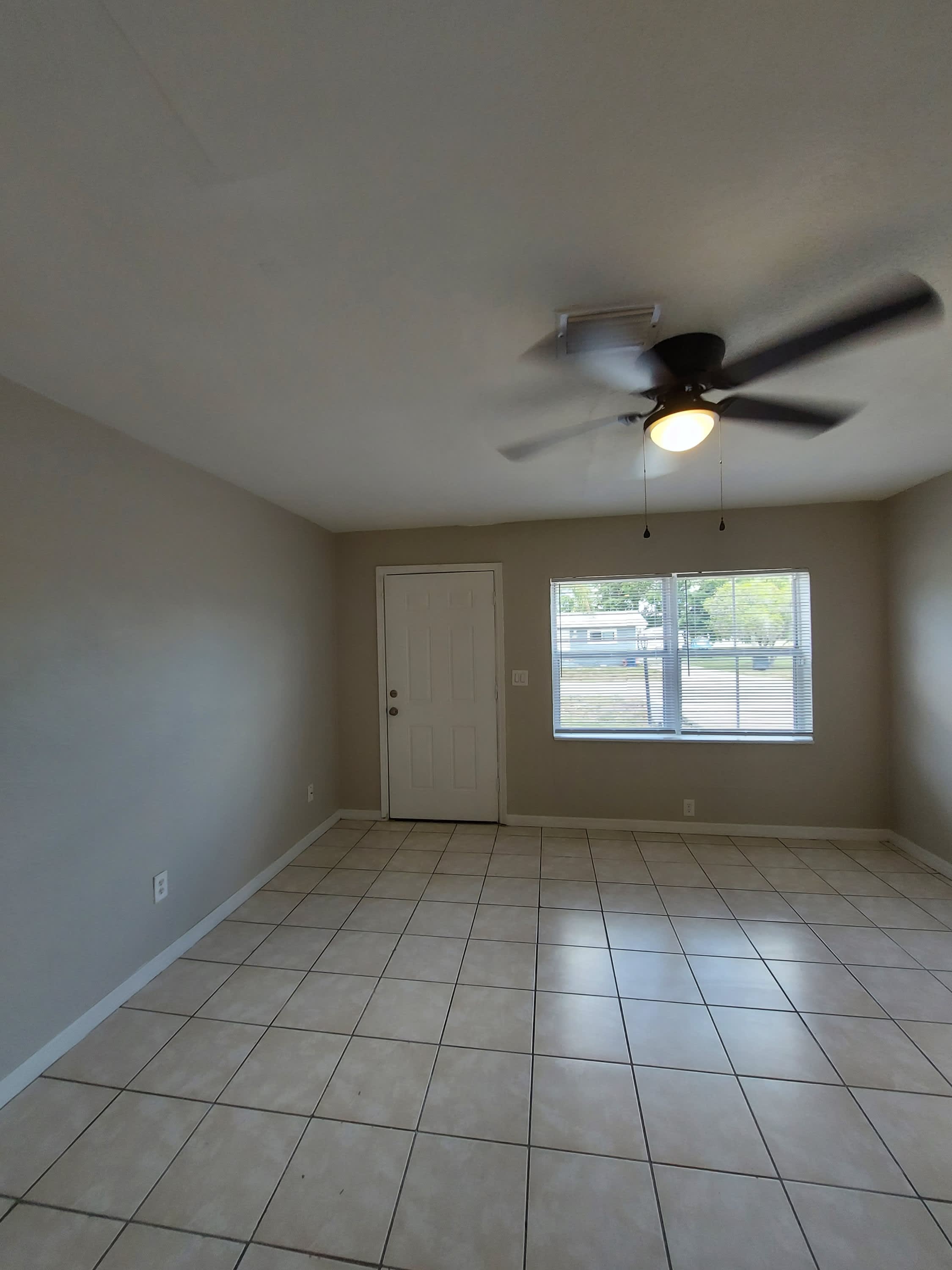 722 W Cleveland Ln – photo 3