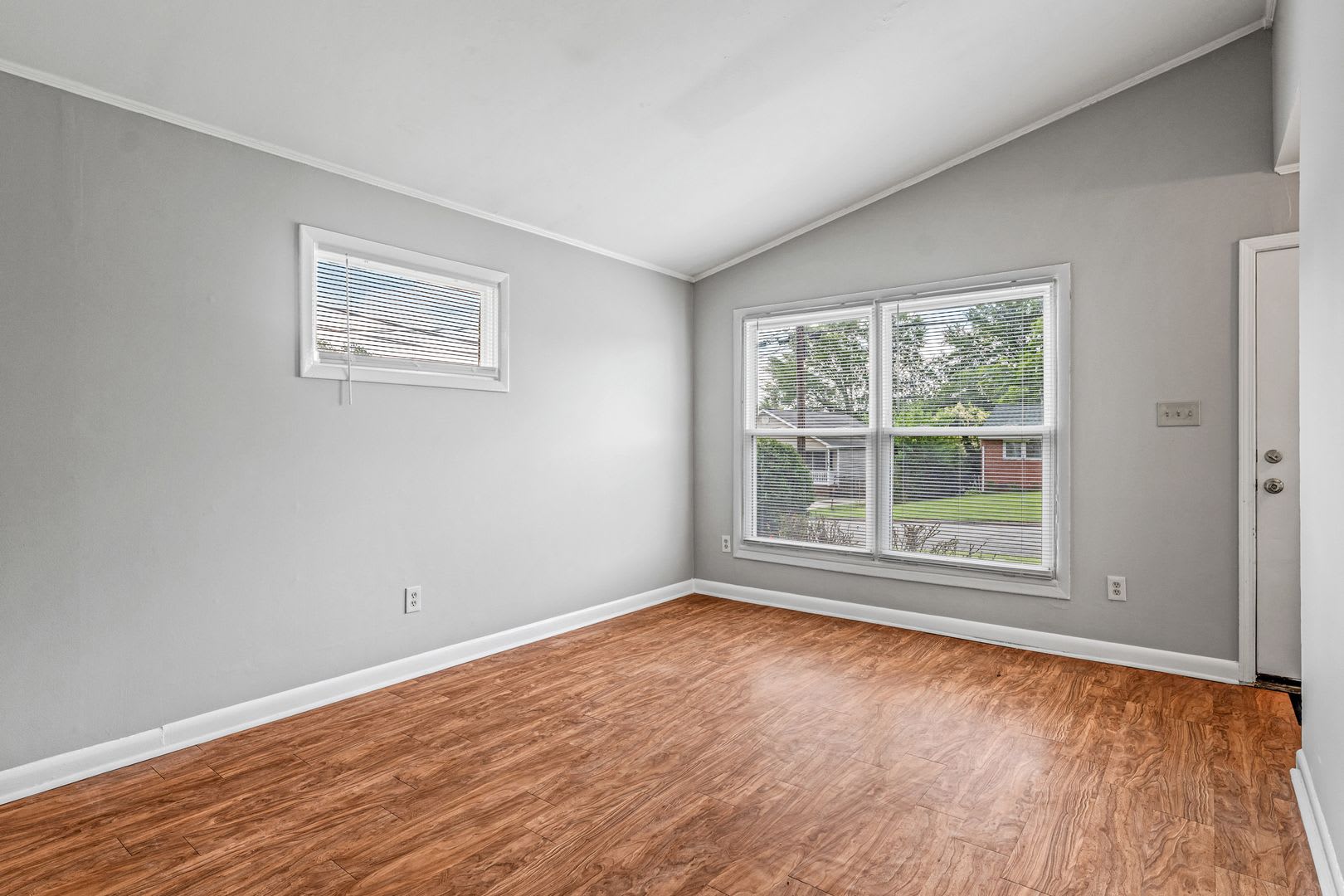 NE – Desirable Neighborhood, Brick Home, Wood/Laminate Flooring, Vaulted Ceilings, Carport, Fenced! – photo 3