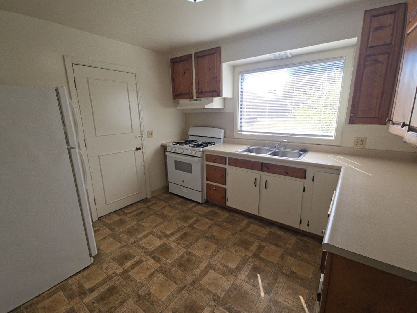 2BD/1BA Eureka home close to schools, Sequoia Park, Henderson Center! – photo 5