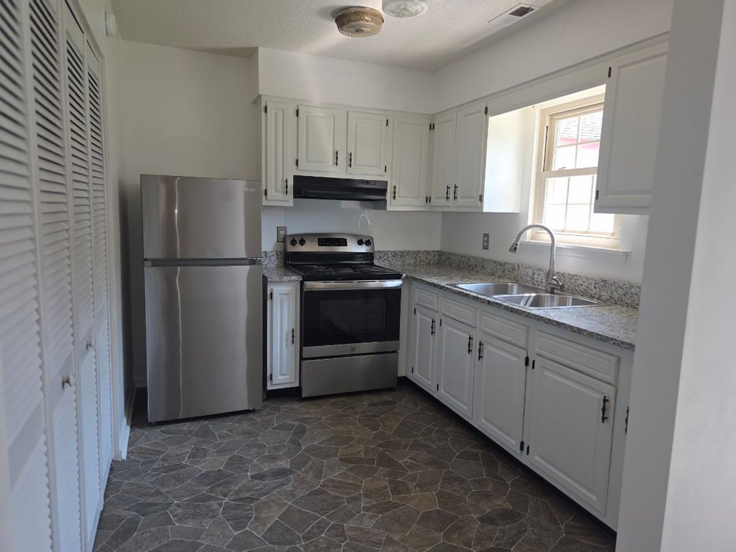 1166 E. New Hope Road – photo 5