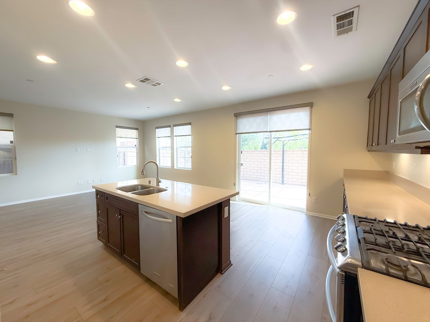 Beautifully Upgraded Home In A Gated Community With Pool – photo 5