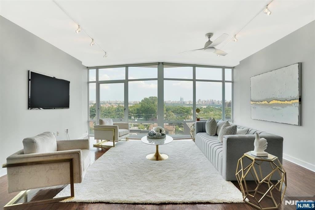 100 Thompson Lane – photo 3
