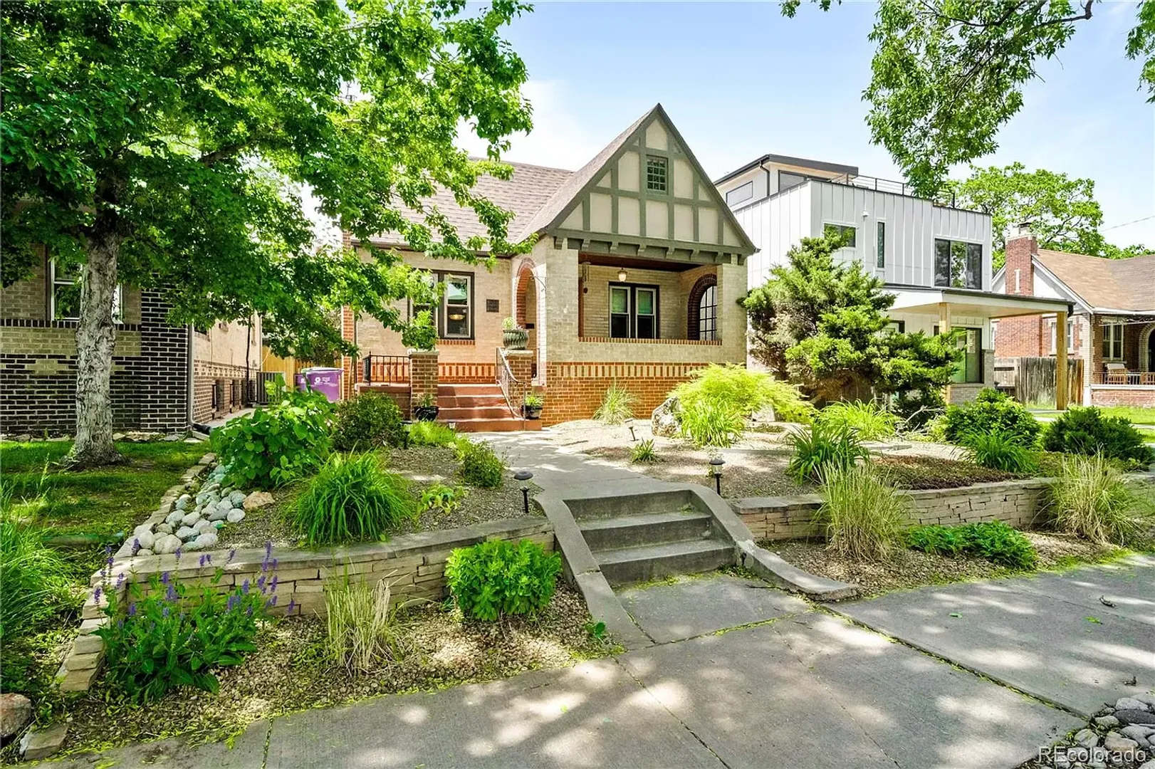 Beautifully Remodeled 3-bed / 2-bath Tudor in Prime Sunnyside Neighborhood! – photo 2
