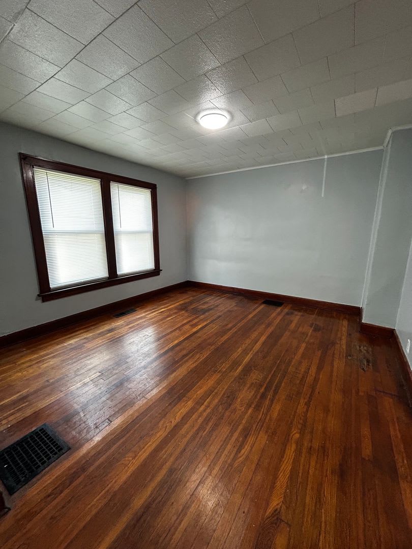 Spacious Three Bedroom 2-Story Single House with Basement – photo 4
