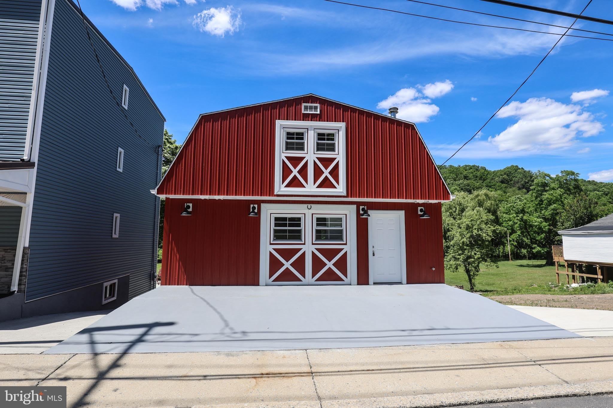 562 PEACOCK Street – photo 3
