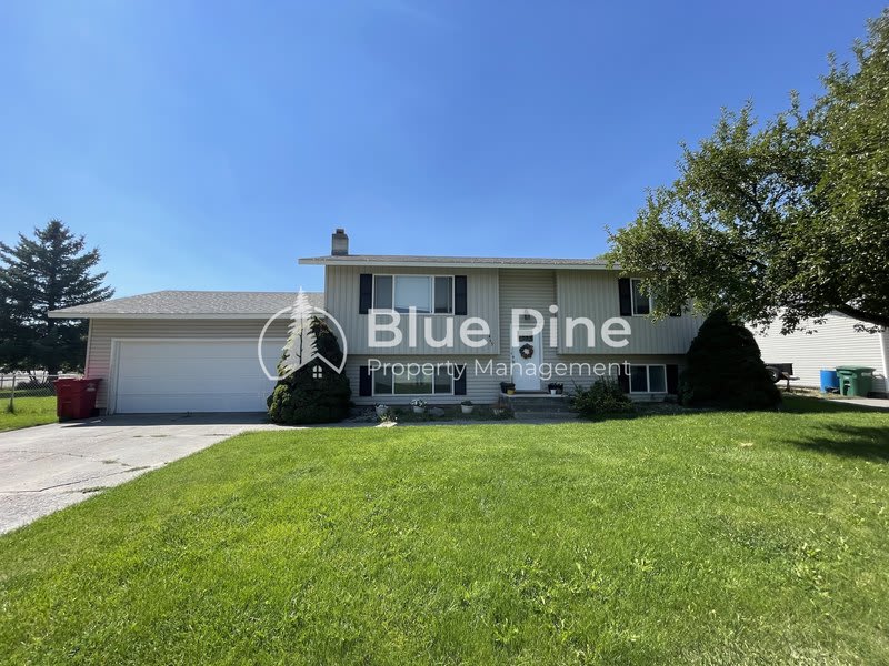 465 Lyn Avenue – photo 1