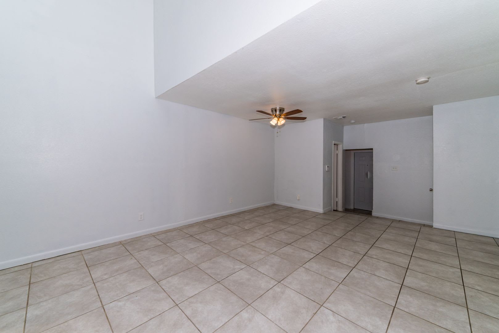 RENOVATED 2-BEDROOM TOWNHOME IN AHISD – photo 5