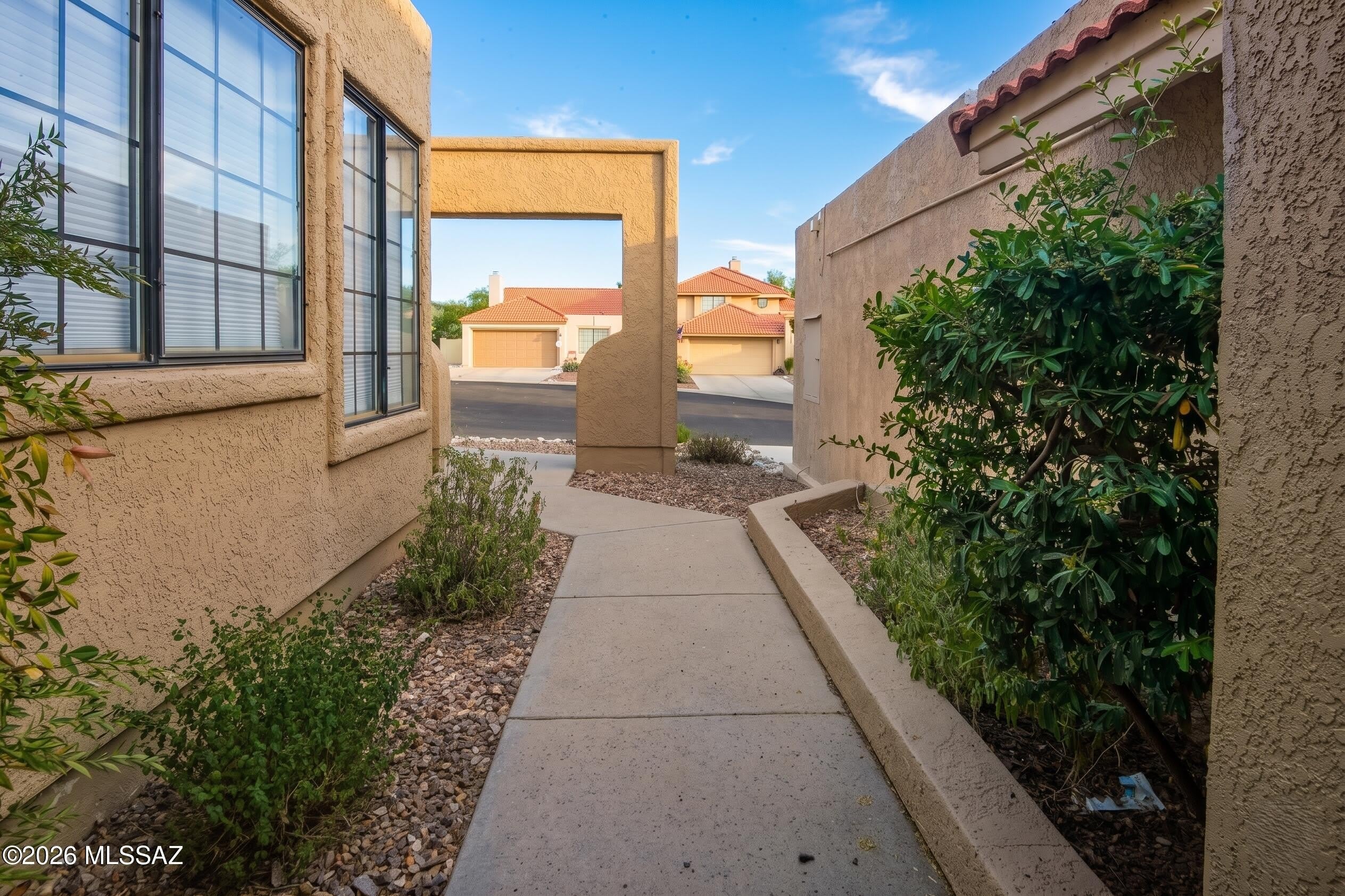 321 E Fieldcrest Lane – photo 2