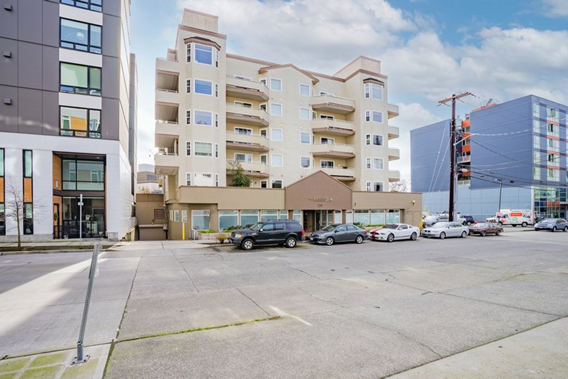 Landmark Apartments – photo 1