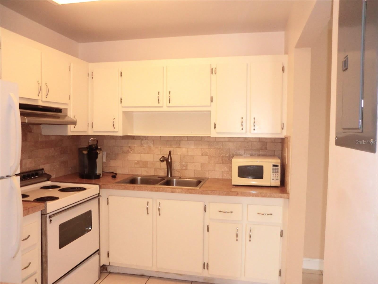 201 Kings Boulevard – photo 5