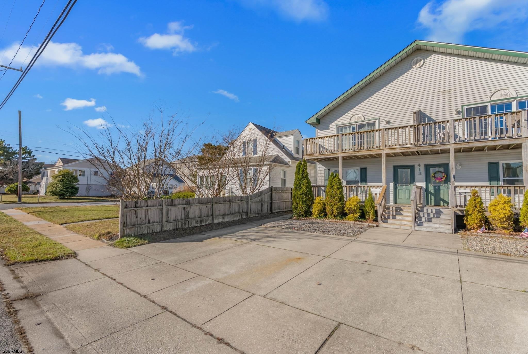 413 Beach Ave W – photo 2
