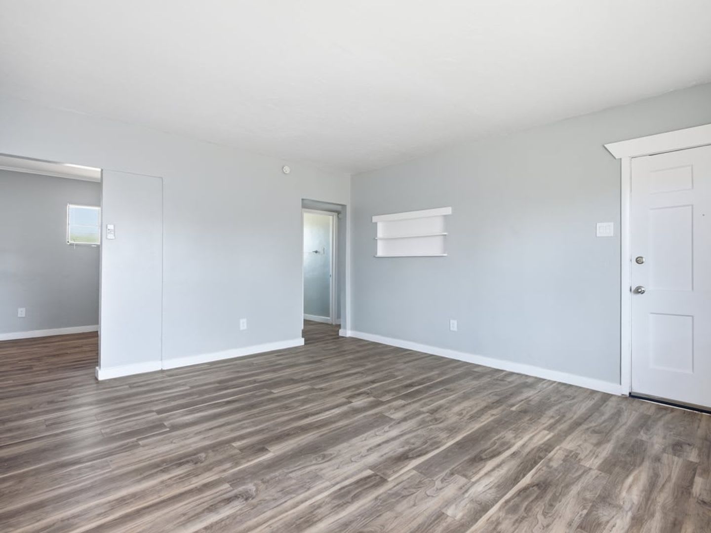 2 Bed 1 Bath with covered parking! – photo 4