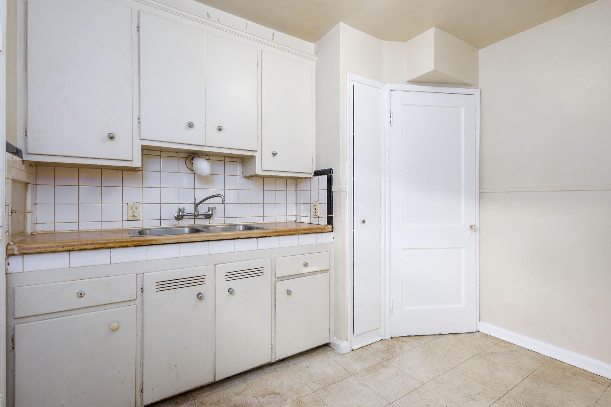 18434 Kelly Road – photo 2