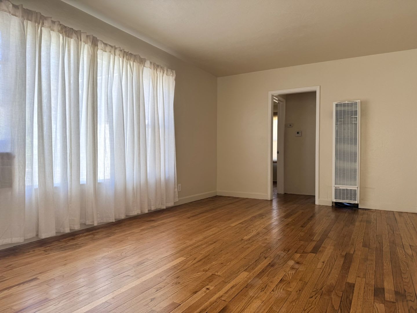 Conveniently located 2/1 is waiting to be called home! – photo 4