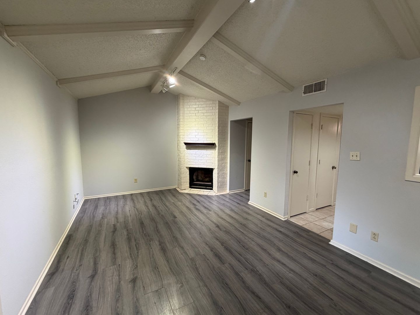 TownHome near LCU, Tech and Medical – photo 3