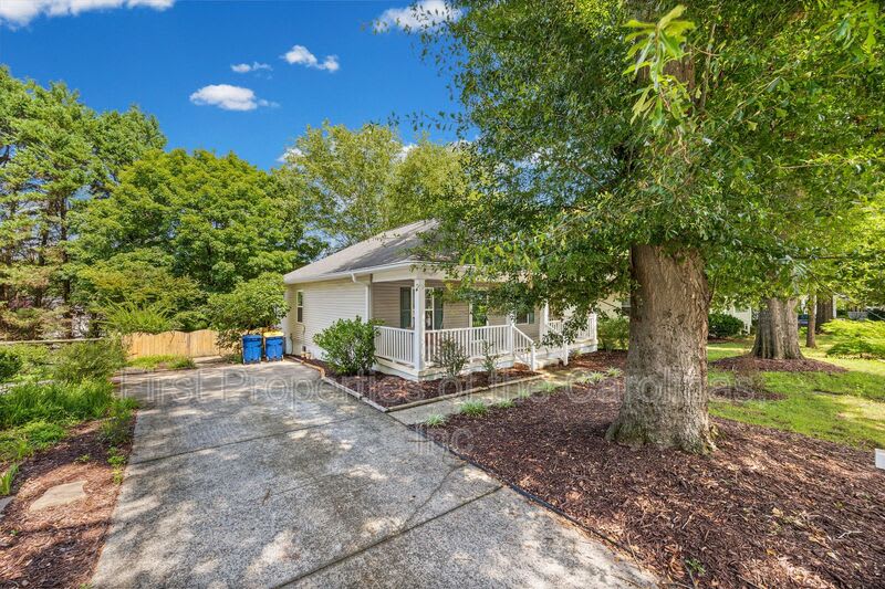 215 6th St. – photo 3