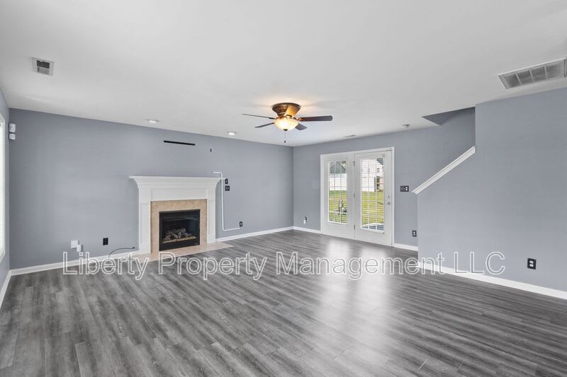 130 Breezewood Dr – photo 4