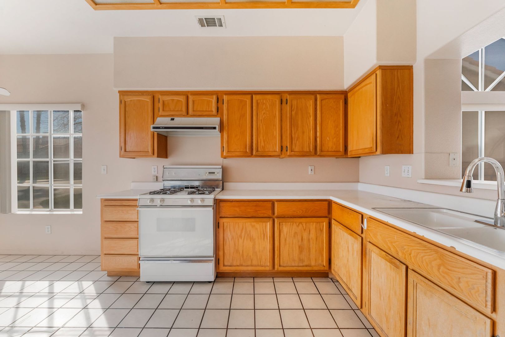 Southwest Las Vegas Living with Vaulted Ceilings Located In A 55+ Community! – photo 5