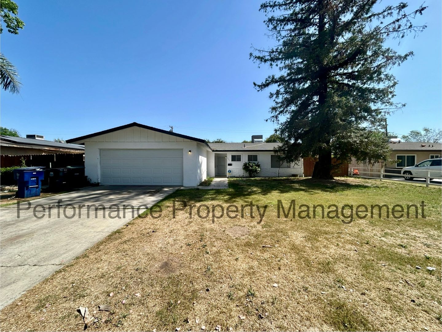 3 Bed/2 Bath SE Bakersfield Home w/ RBP & $0 Deposit Option – photo 1