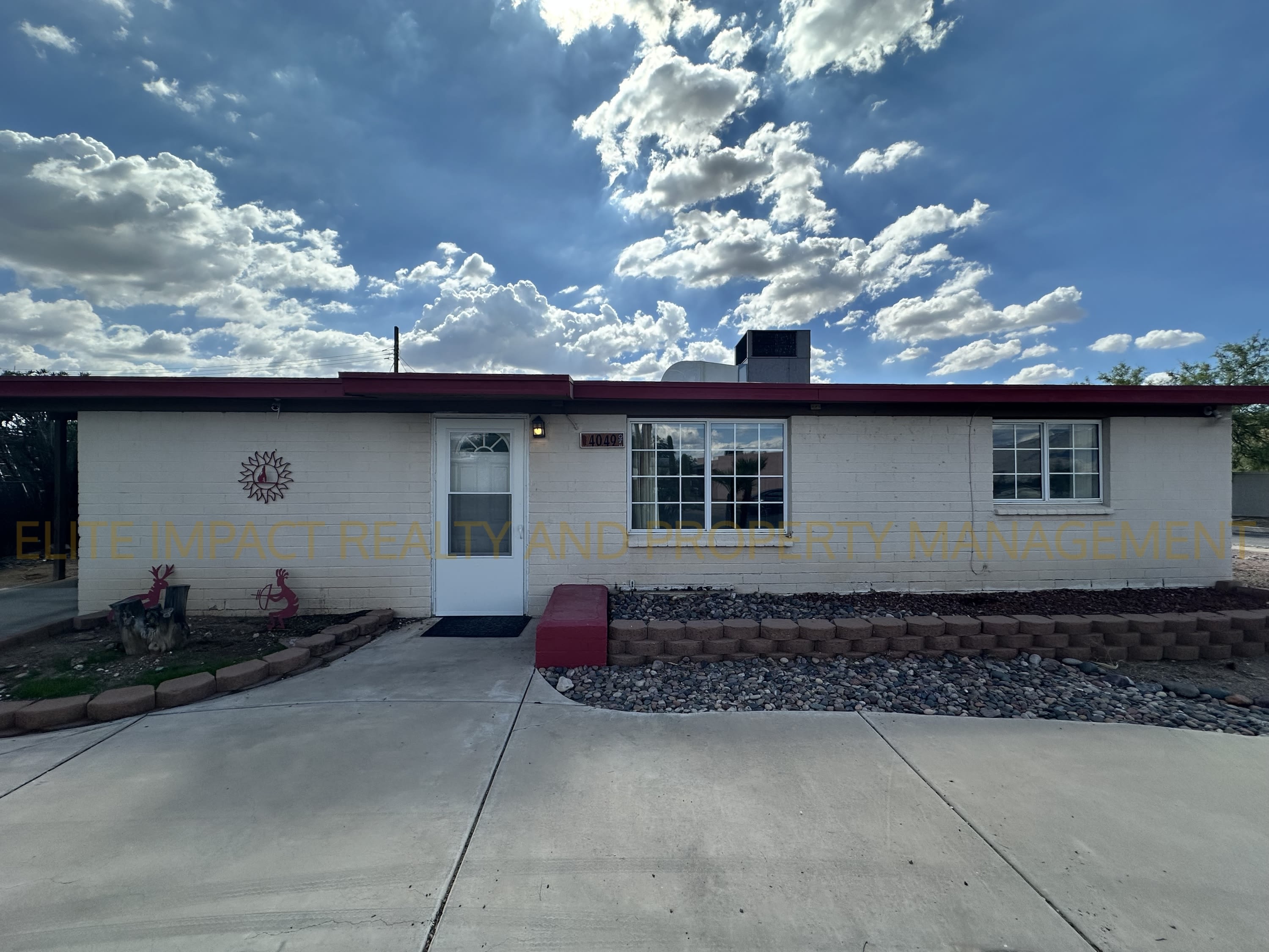 4049 North Ray Place – photo 2