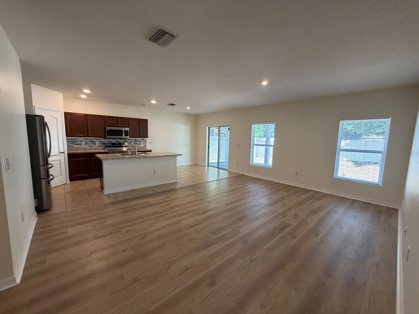 PRIVATE LANDLORD -LIKE NEW RENTAL HOME – photo 2