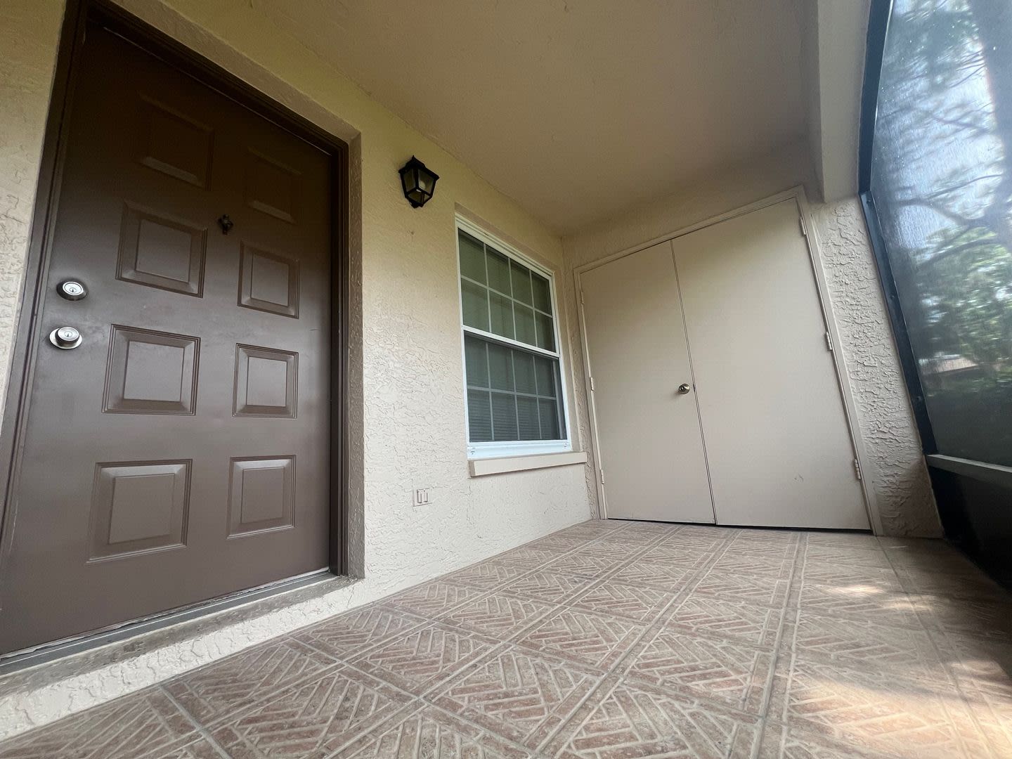 First Floor Condo in Bonaventure – photo 2