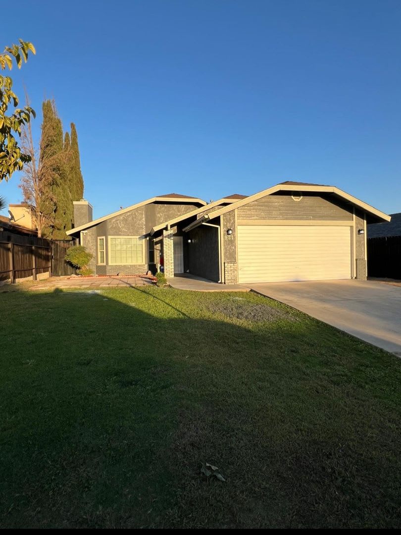 *JUST REDUCED * East Bakersfield Home – photo 2