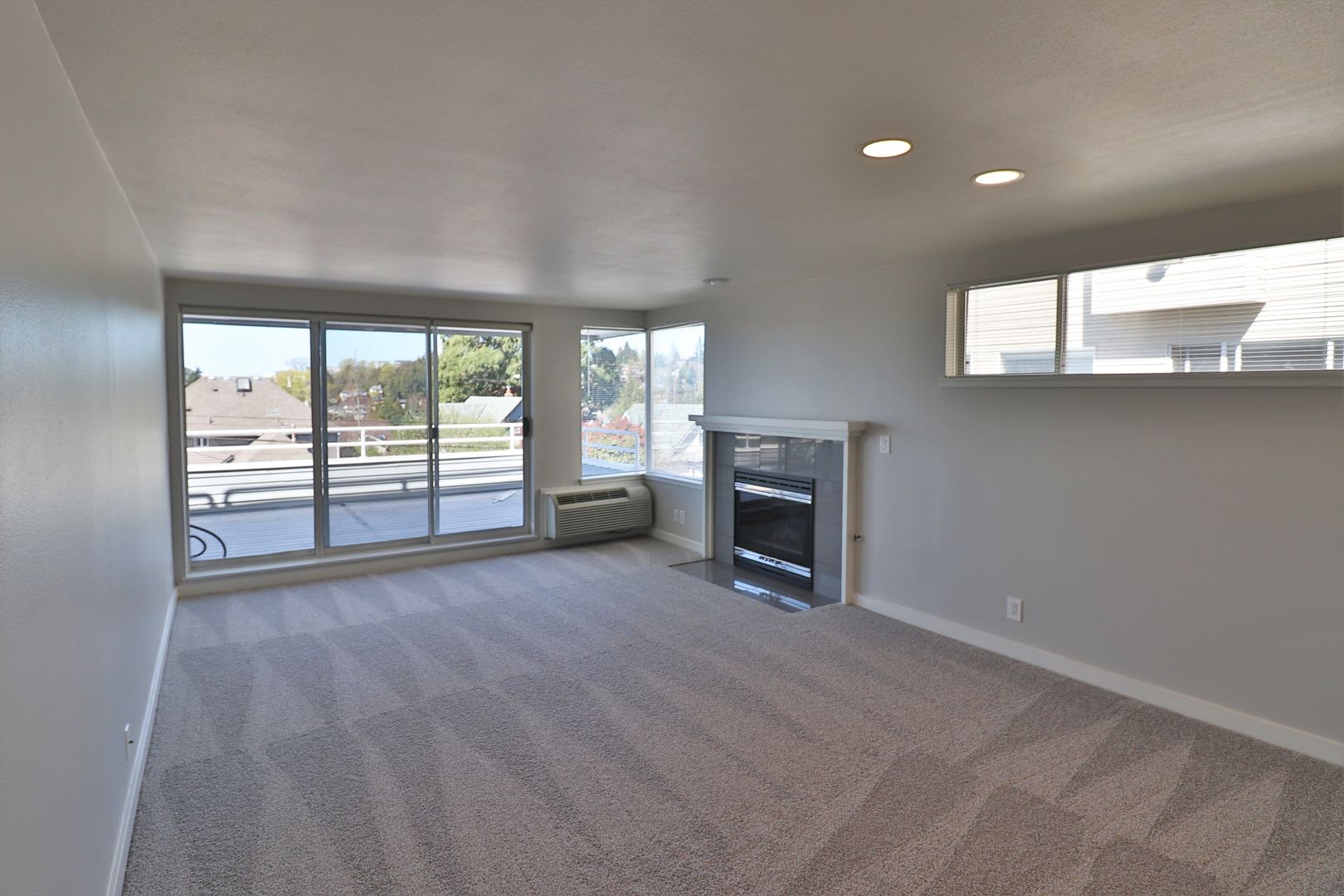 2 Bedroom Apartment In West Seattle with Great Views! – photo 1