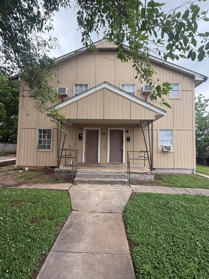 813 North University Street – photo 1