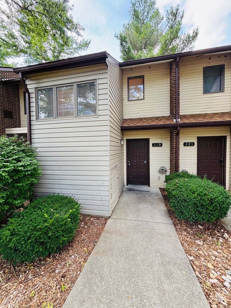 3 Bedroom 2 5 Bath Townhouse – photo 1