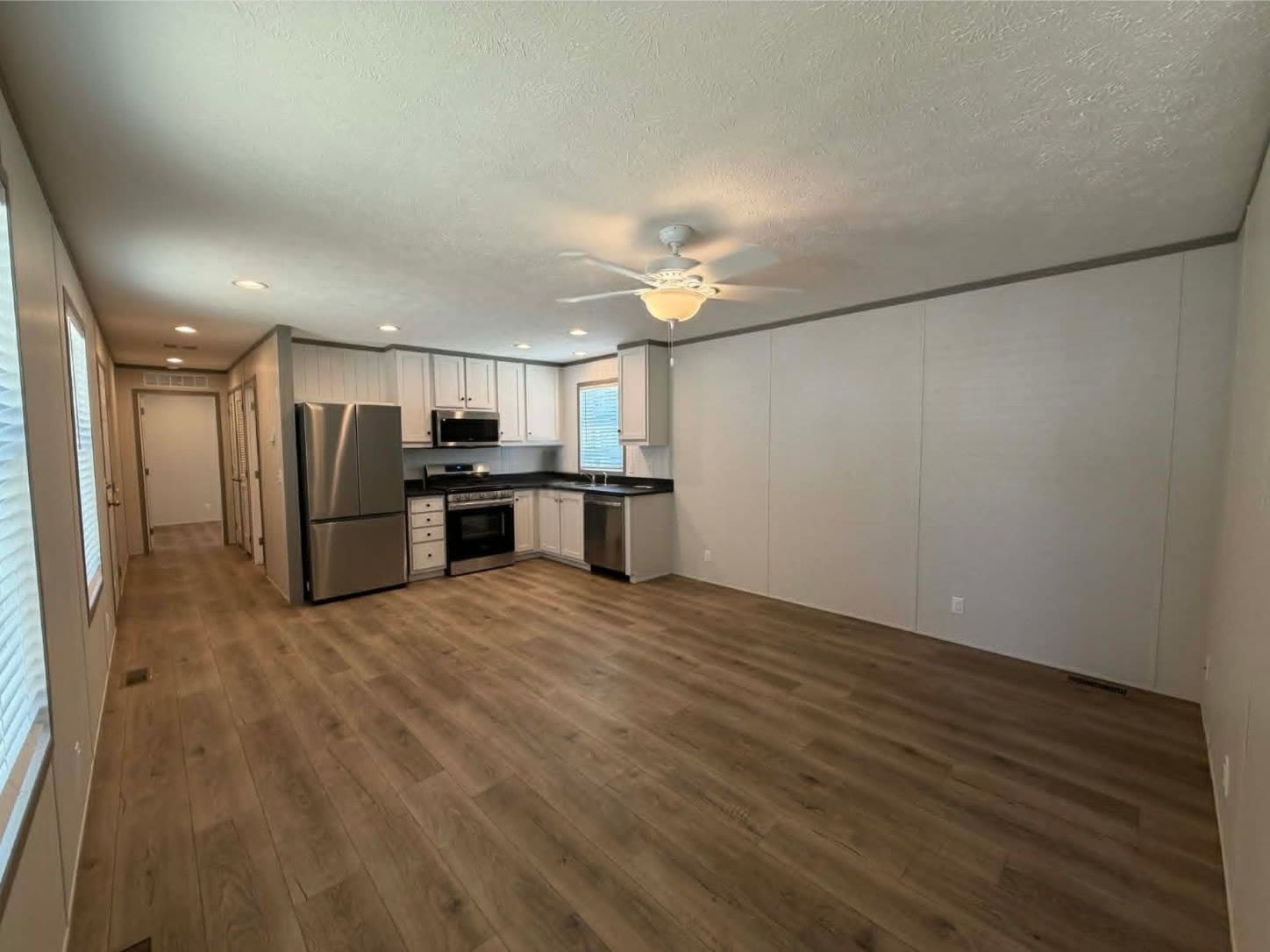 25418 Nuway Avenue – photo 2
