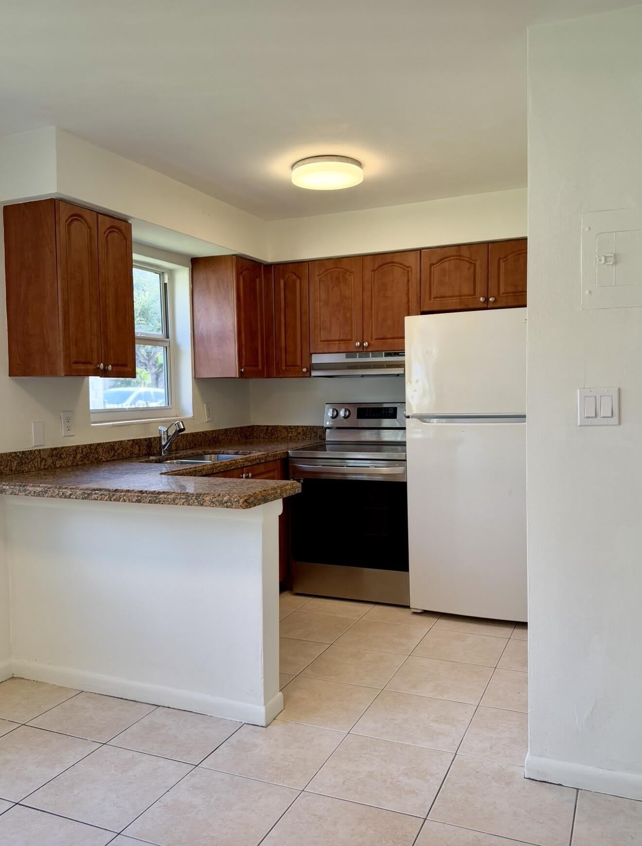 5210 SW 90th Way – photo 4