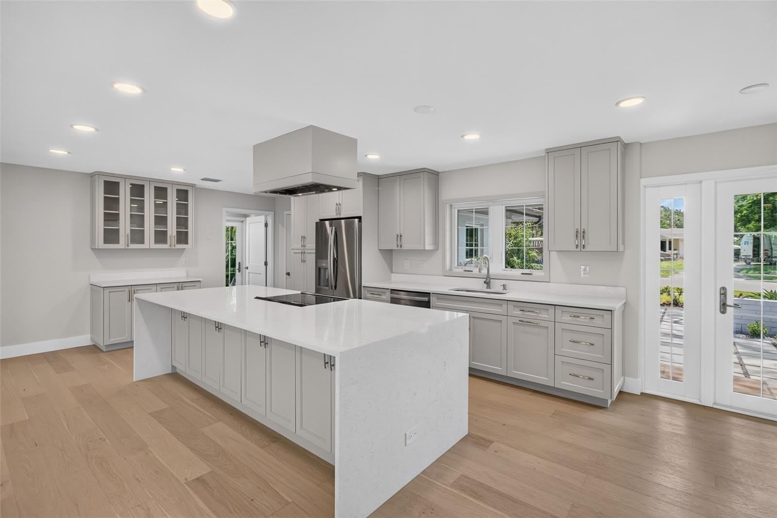 800 CORDOVA Boulevard NE – photo 5