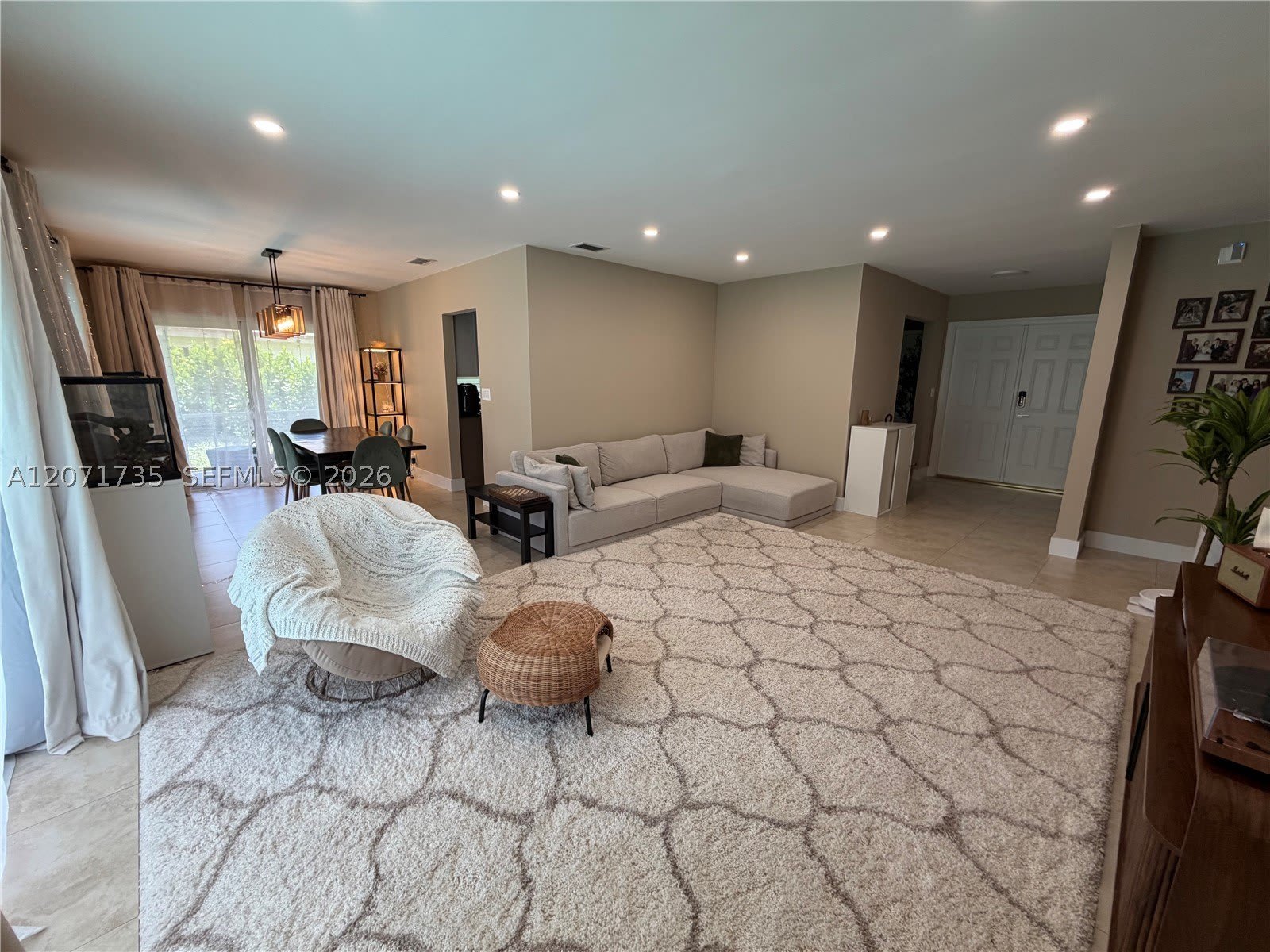 8203 NW 37th St – photo 2