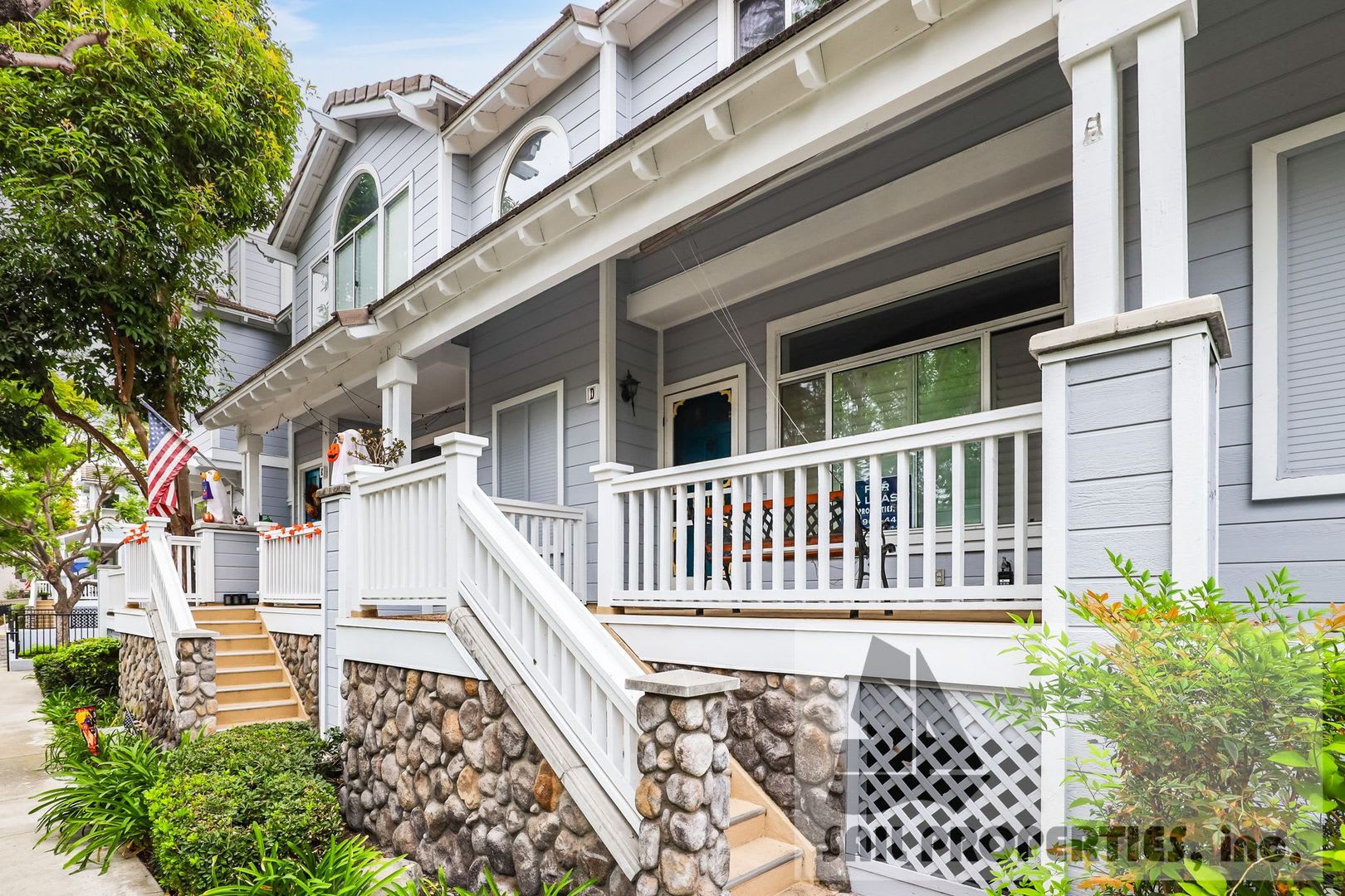 Gorgeous Updated Townhouse In Orange – photo 4