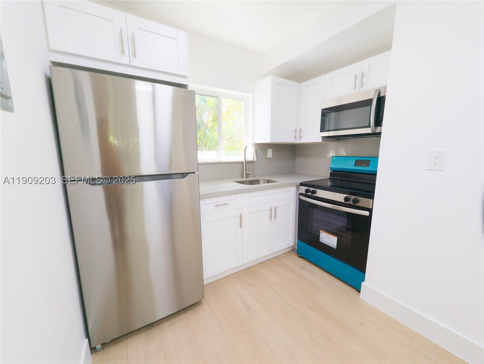 2000 NW 29th St – photo 2
