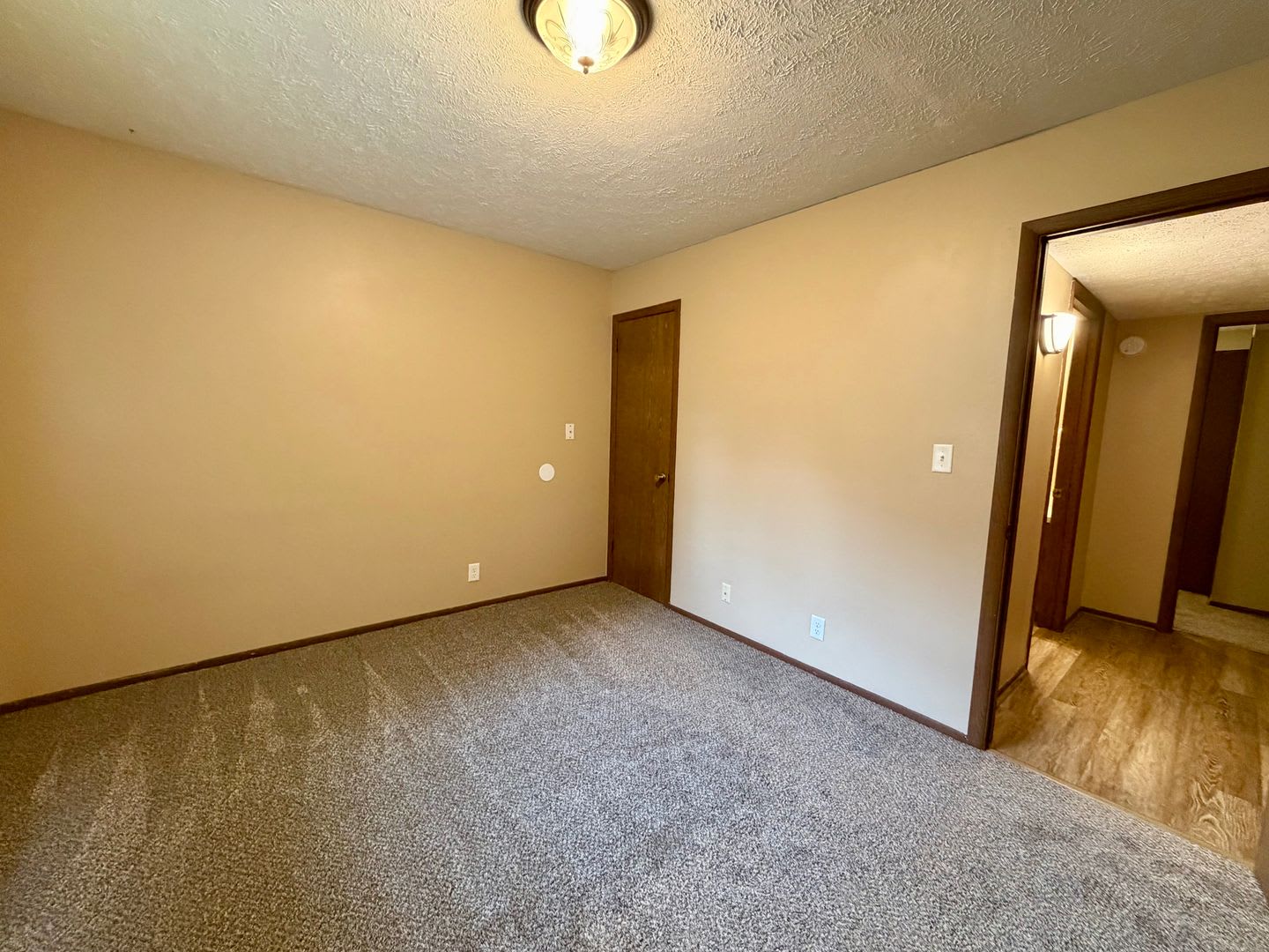 2 Bed 1 Bath Ground Level Duplex – photo 2