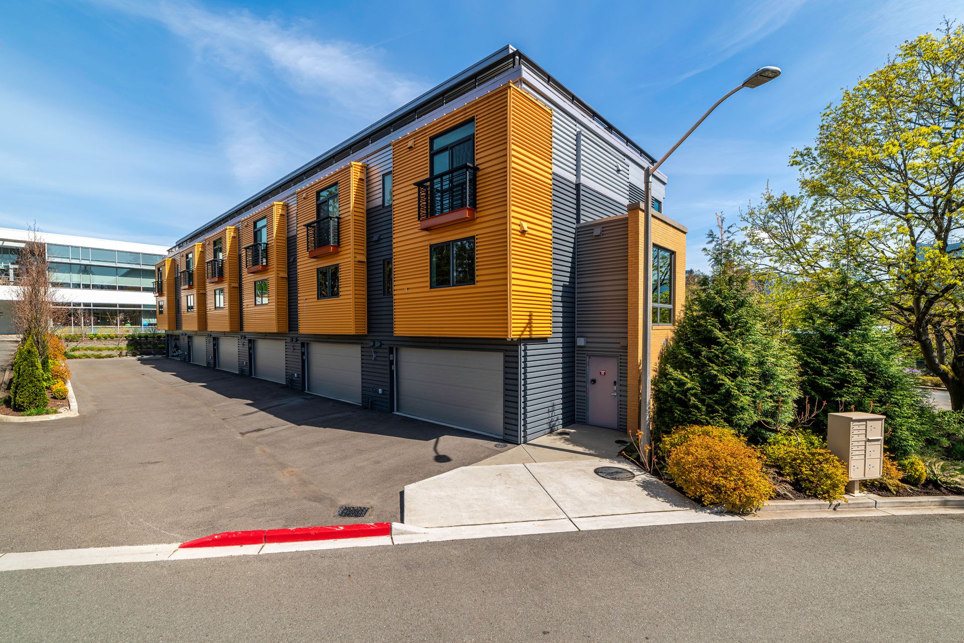 Park Central Townhomes 4 Stories 3 Bedrooms 31 2 Bathrooms 2 Car Garage And A Rooftop Deck With A View – photo 2