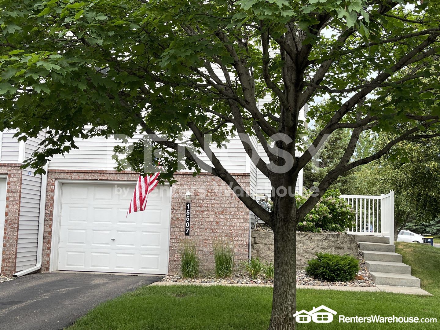 2 Bed/1.5 Bath Townhome in Apple Valley – photo 3