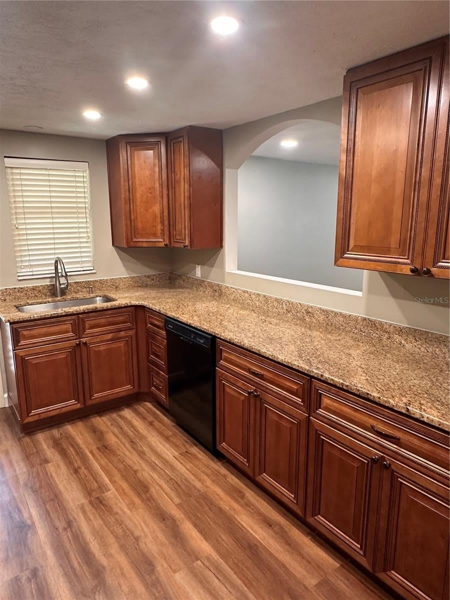 855 STEWART Street – photo 5