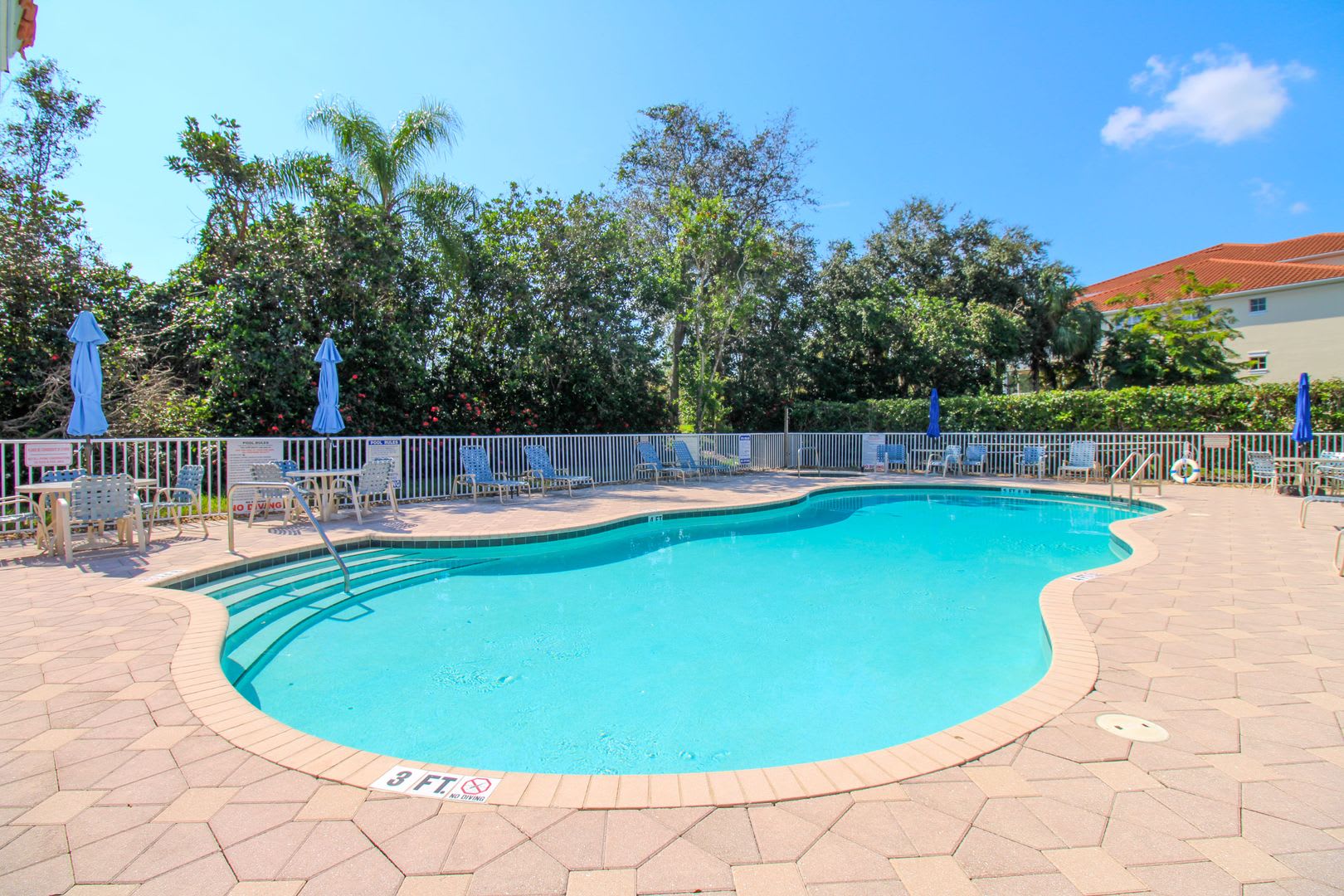 Golfing Paradise At Naples Lakes Country Club 3 2 Golf Transfer Condo Ready For A Seasonal Tenant – photo 2