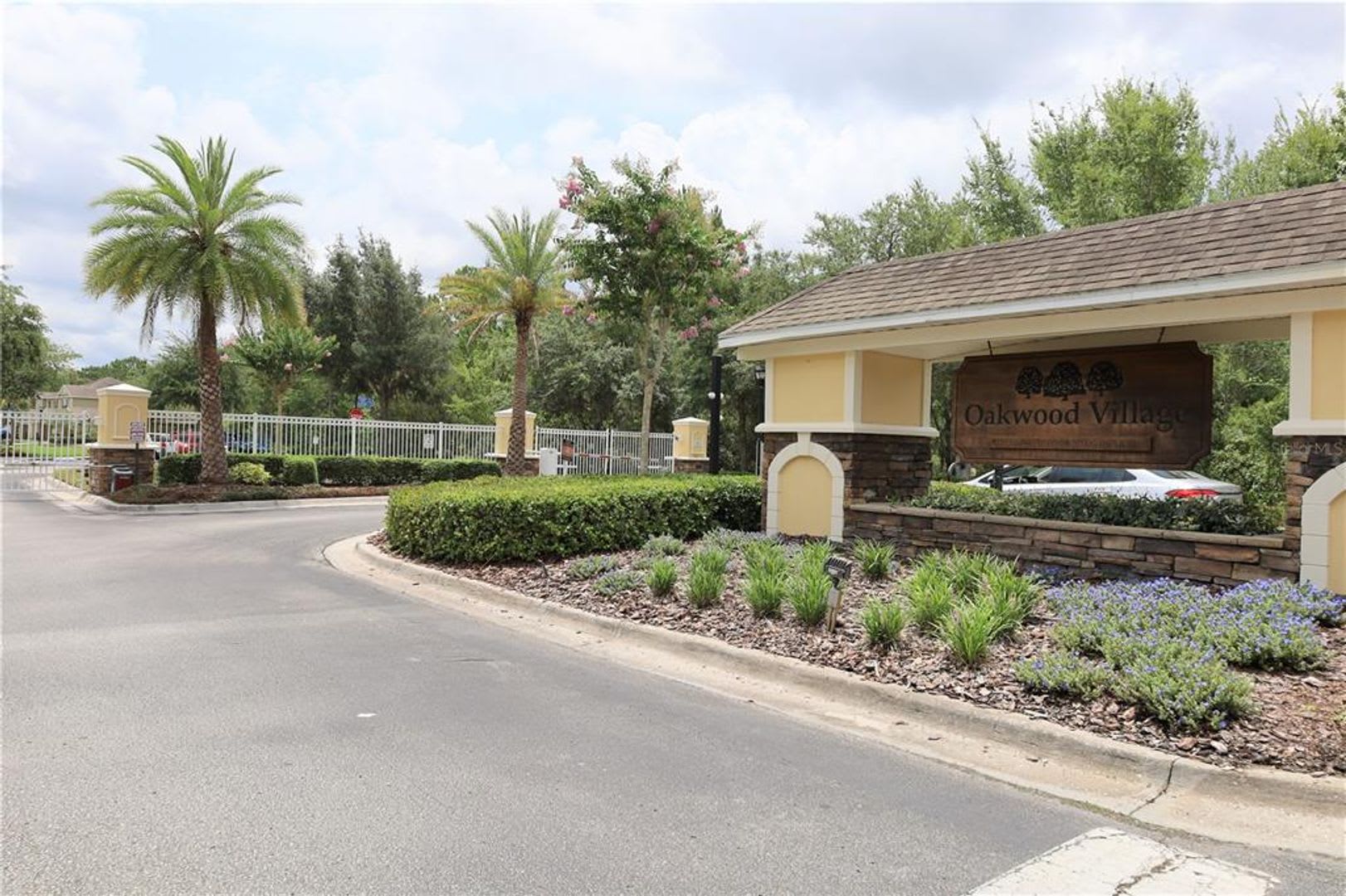 REDUCED RENT! Beautiful Townhome in the Heart of New Tampa! – photo 3