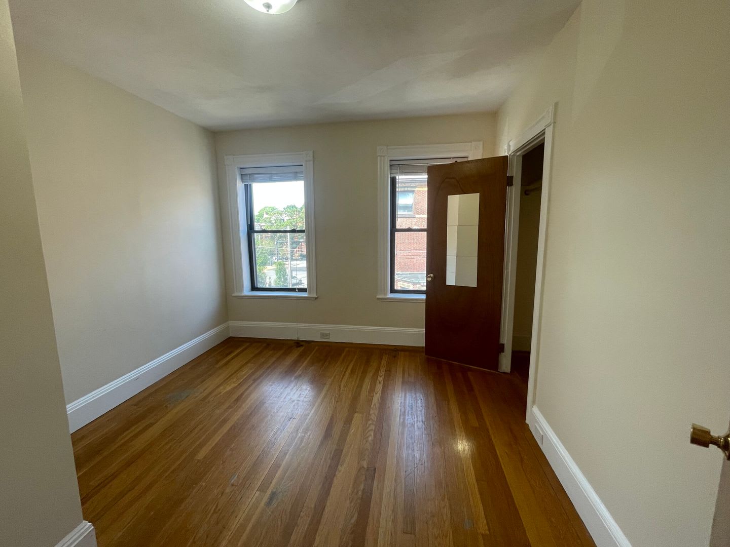 Charming 3 Bedroom-No Broker Fee – photo 5