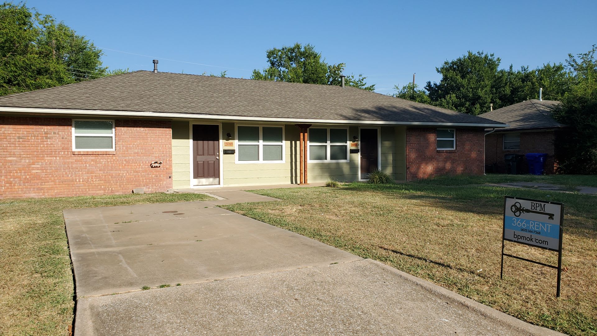 (2) Bed/(1) Bath Updated and Located just East of Campus Avail 8/11! – photo 1