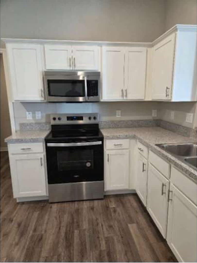 Gorgeous Three Bedroom in Towne Park Estates – photo 5
